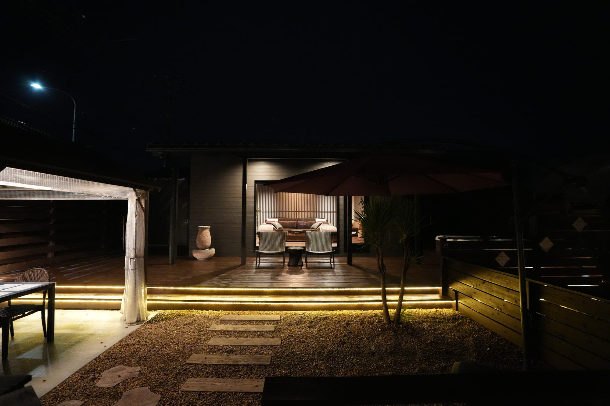 夜のデッキ